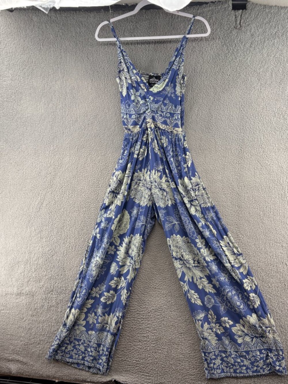 NWT Angie Blue Floral Keyhole Wide Leg Jumpsuit Boho L - Picture 4 of 10